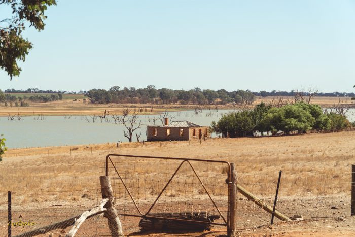 derelict Cairn Curran house 20 on the water